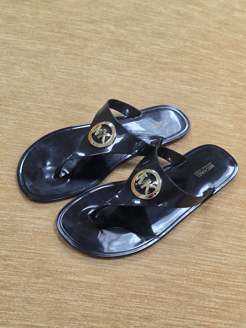 Michael Kors Black Jelly Logo Thong Sandals Size 10 Women's Like NEW - Picture 2 of 8